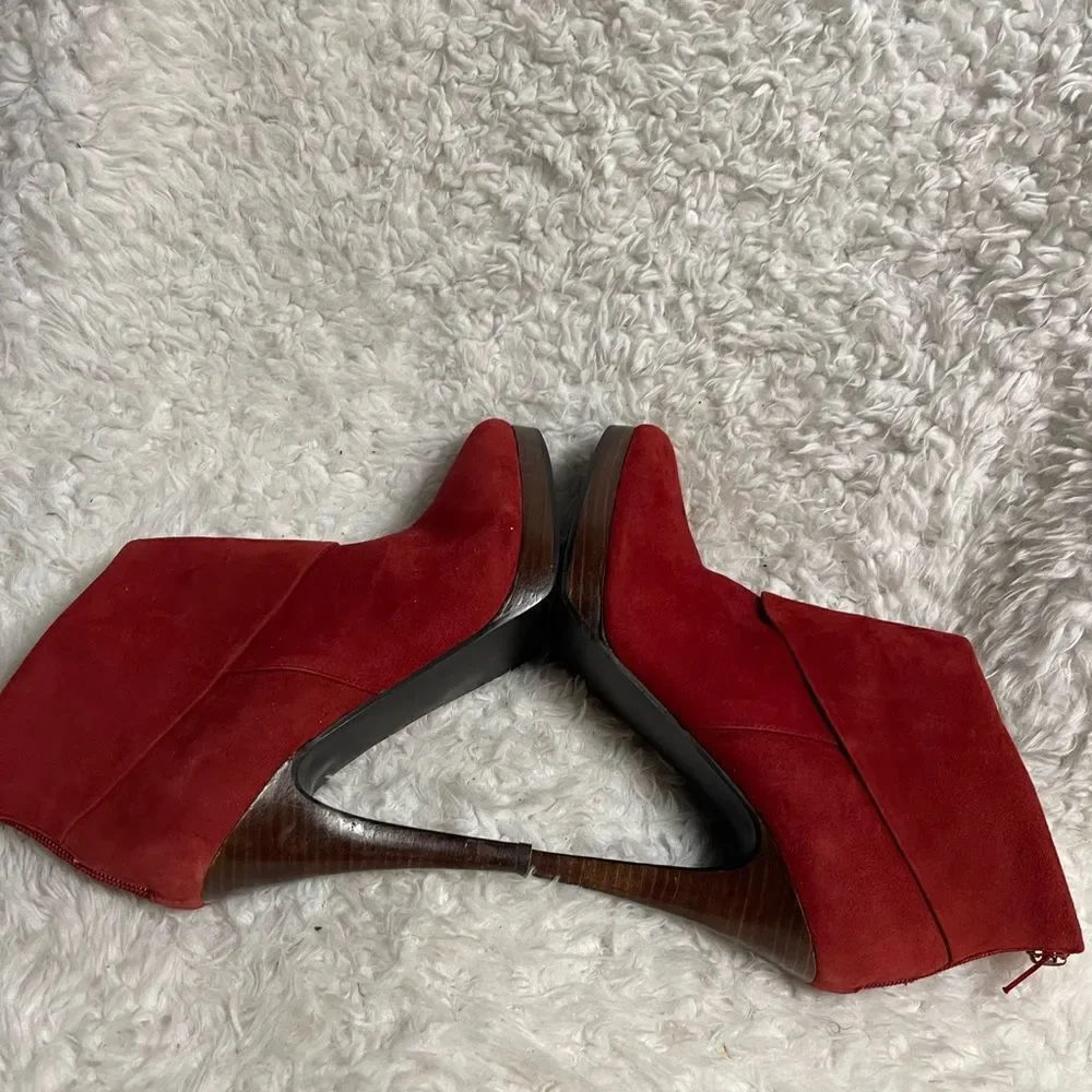 Steve Madden Trisha red faux suede ankle platform heels with back zipper SZ 9.5M